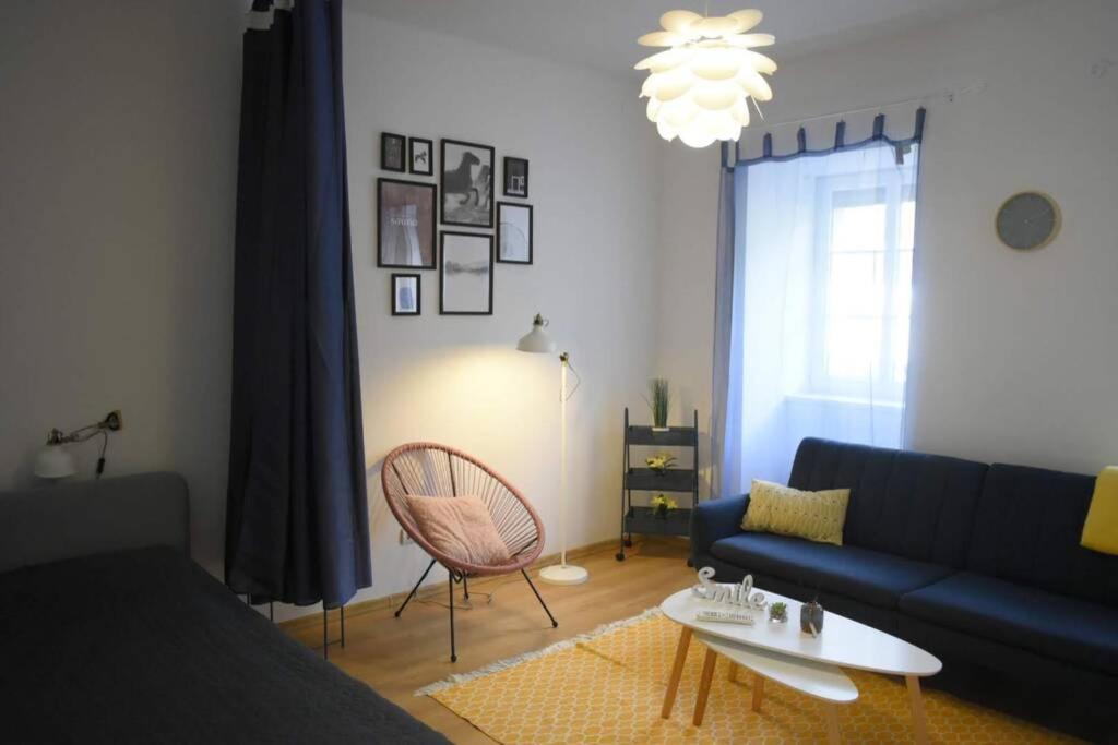 A Charming Little Flat Just Above Szechenyi Square Apartment Pecs Bagian luar foto