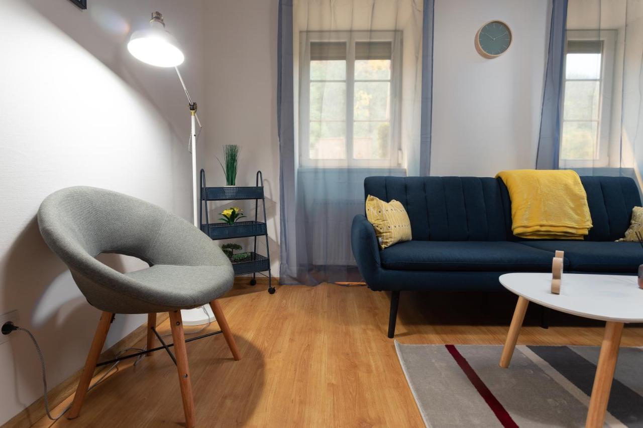 A Charming Little Flat Just Above Szechenyi Square Apartment Pecs Bagian luar foto