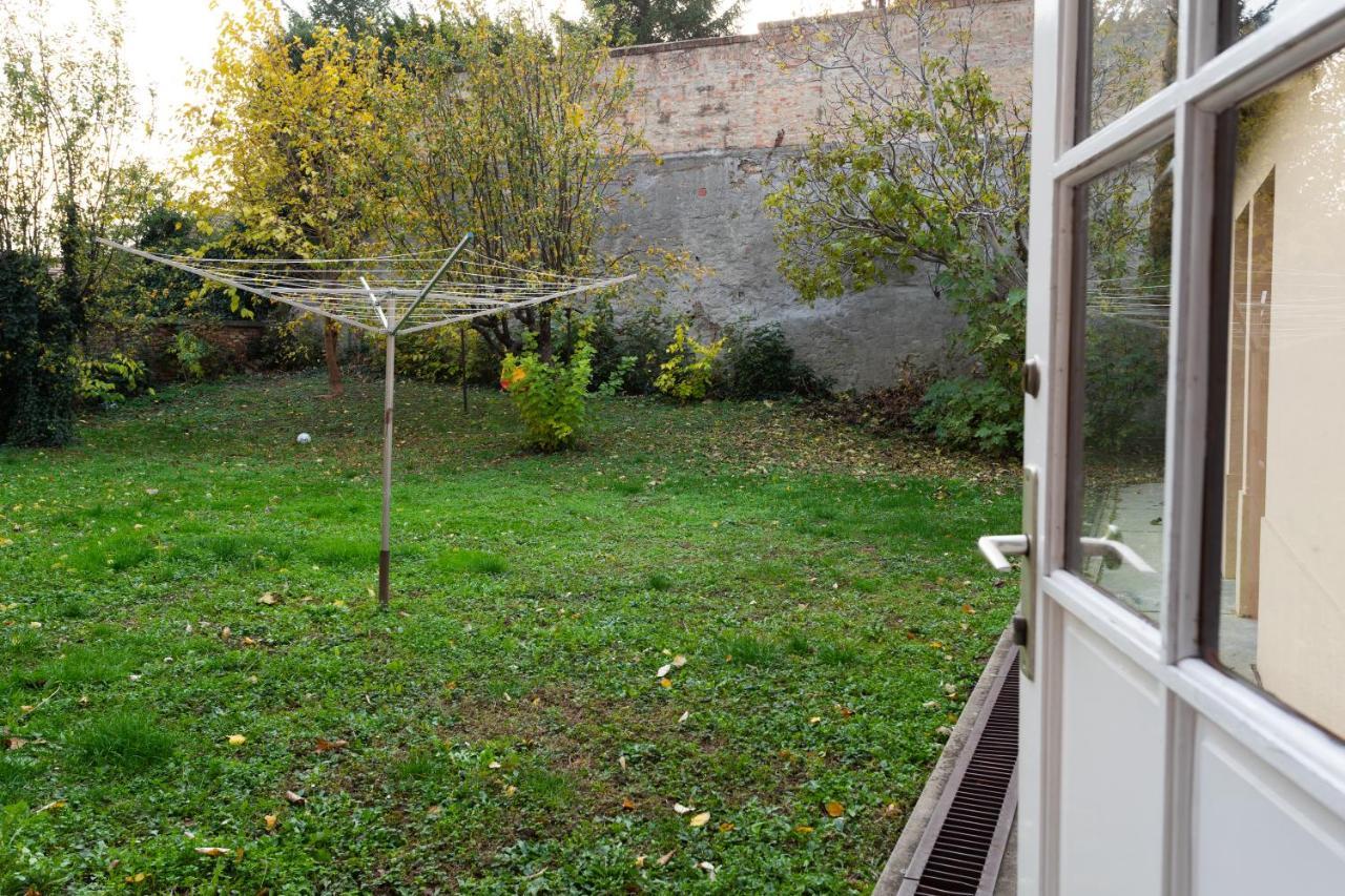 A Charming Little Flat Just Above Szechenyi Square Apartment Pecs Bagian luar foto